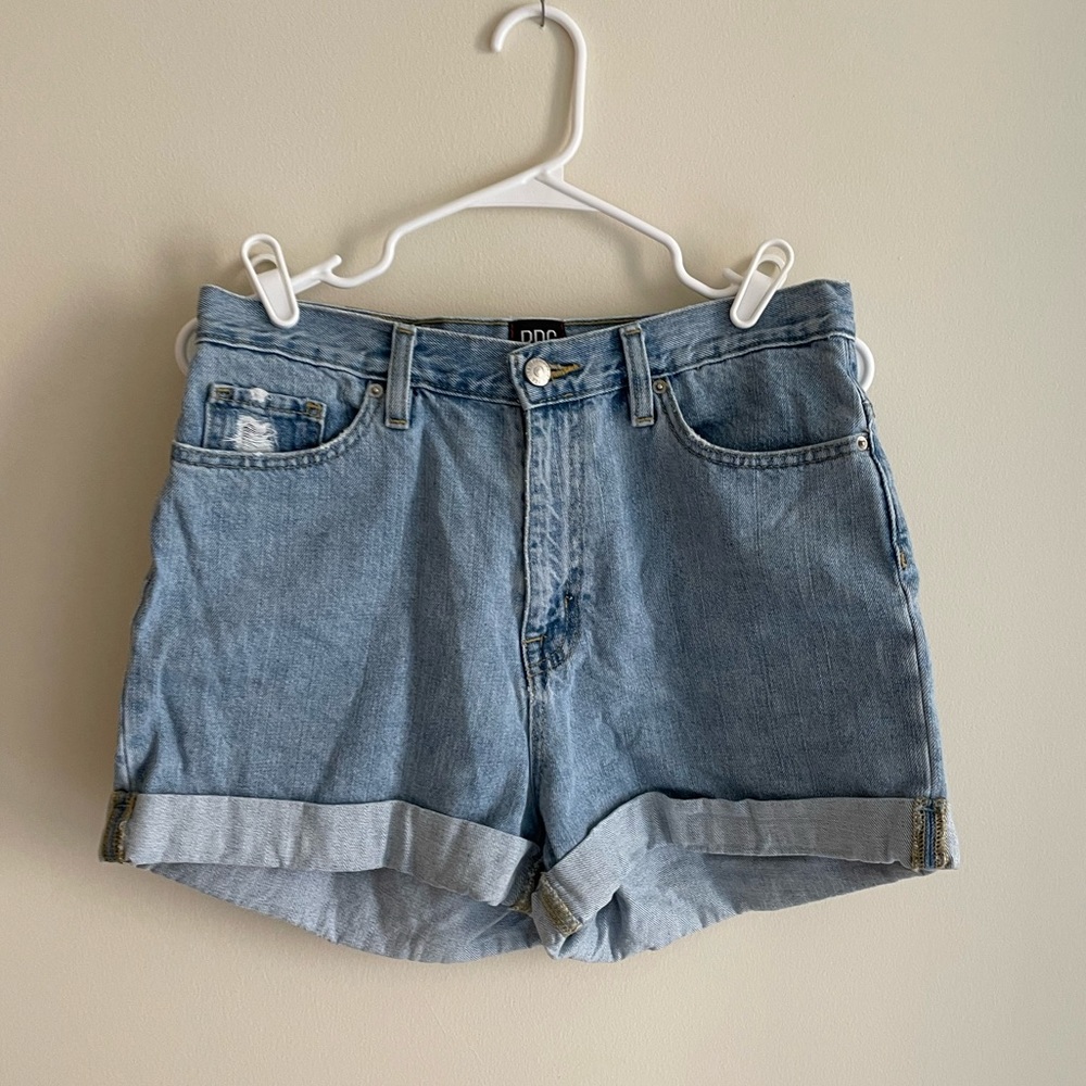 Urban Outfitters BDG High Rise Mom Short 29
